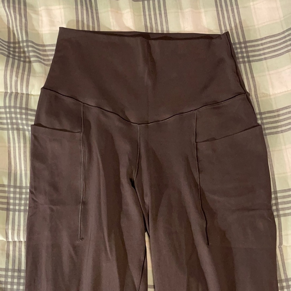 BRAND NEW Arie Offline leggings